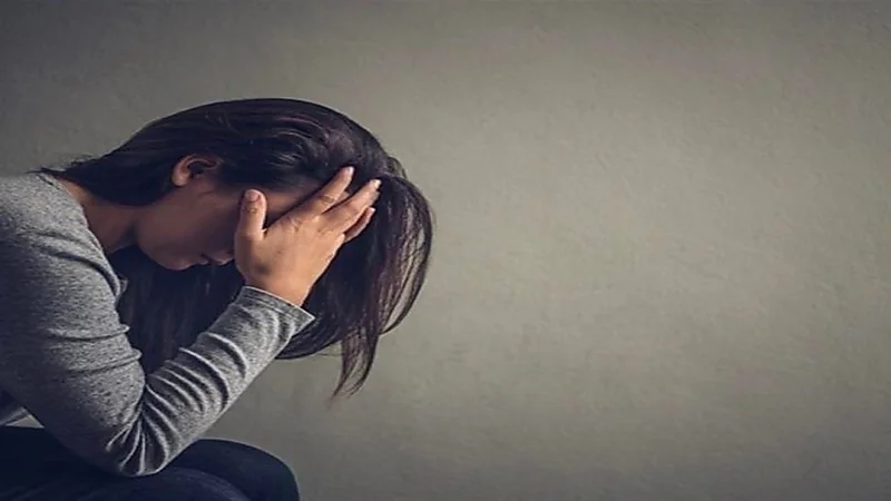 رجل يخدع صديقة زوجته وجعلها تشتري له سيارة