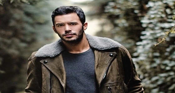 معجبات يقتحمن منزل بطل مسلسل " حب للإيجار "