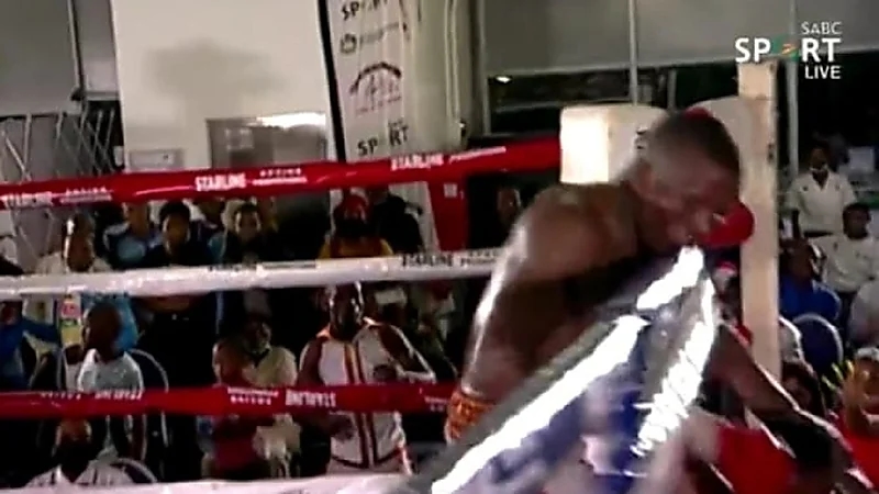 شاهد.. وفاة ملاكم أفريقي خلال المباراة بسبب نزيف في المخ