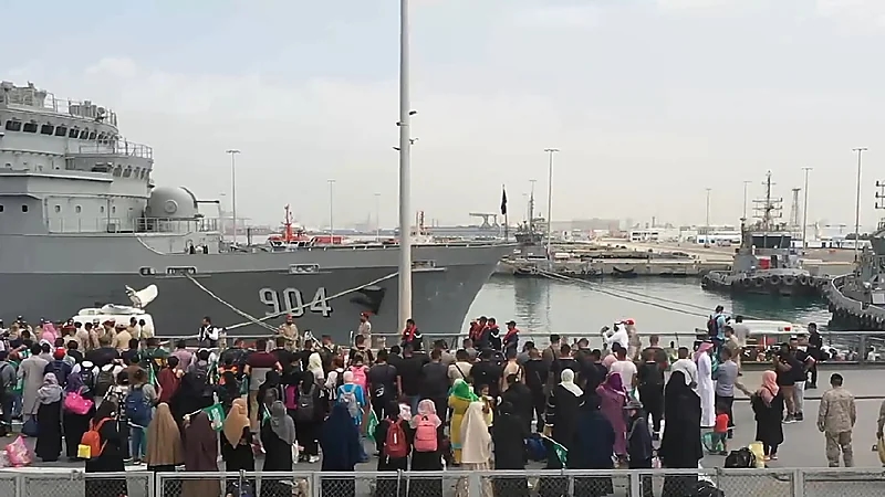 بالفيديو.. جهود القوات البحرية في عمليات الإجلاء من السودان للمملكة