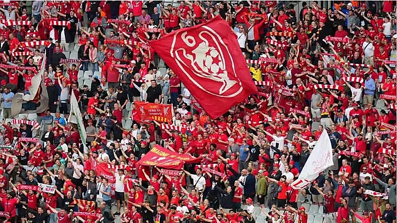 السلطات الفرنسية تحدد عدد جماهير ليفربول في مواجهة باريس سان جيرمان