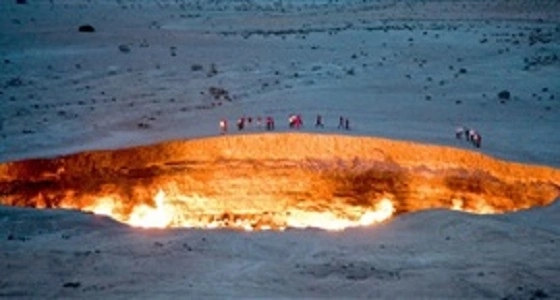 بالصور.. " باب جهنم " حفرة مشتعلة منذ 50 عاما