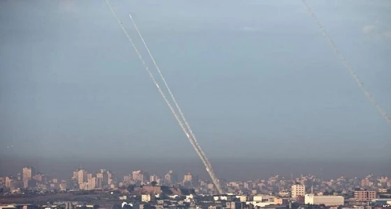 رويترز: إطلاق صواريخ على إسرائيل قرب قطاع غزة