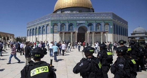في حراسة شرطة الاحتلال.. 310 مستوطنين يقتحمون " الأقصى "