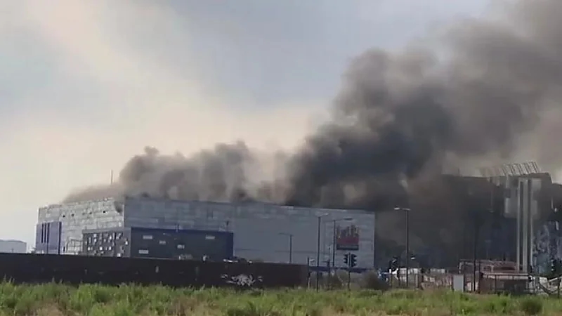 بالفيديو.. اندلاع حريق كبير في محيط الواجهة البحرية لبيروت