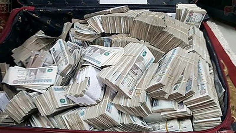 طالب يعثر على حقيبة داخلها مبلغ كبير في محطة قطار ويرفض المُكافأة