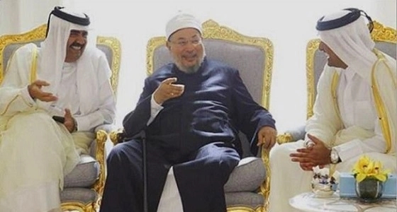 مفتي الشيطان يصف أمير قطر السابق بالعراب