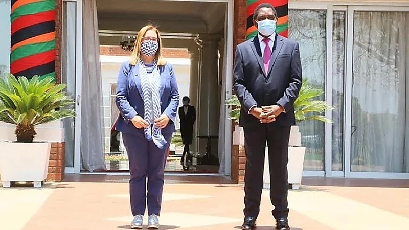 إصابة سفيرة إسرائيلية بعد سرقتها أمام حراسها