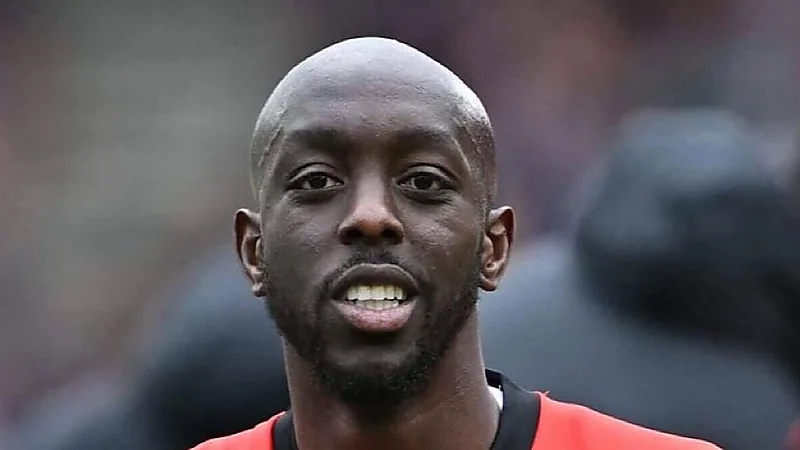 نيوم يفاوض لاعب برينتفورد