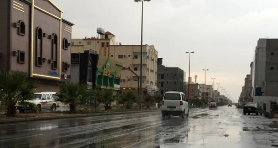 أمطار خفيفة على مركز شقري في تبوك