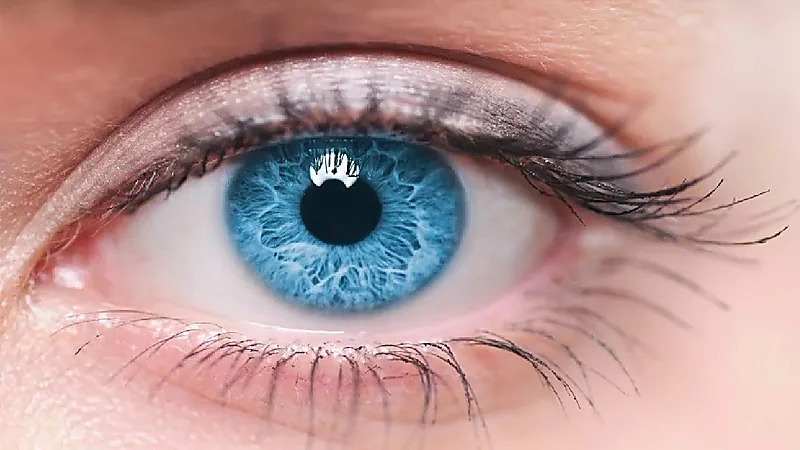 أعراض في العين تستدعي الذهاب إلى الطبيب