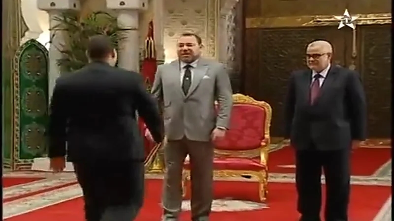 فيديو تاريخي للحظة تكريم الرجاء ثاني العالم من الملك محمد السادس