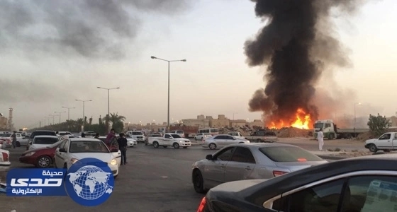 بالفيديو والصور.. مراهقين يشعلون النار في مكب نفايات بالرياض