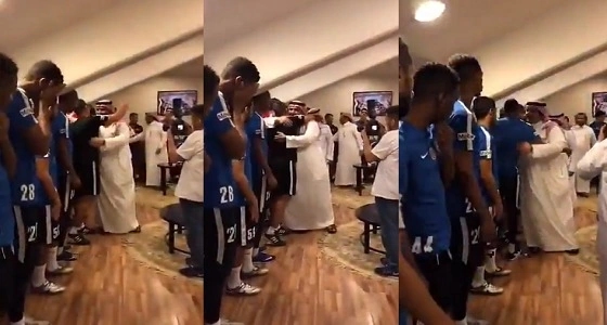 بالفيديو.. نواف بن سعد يودع لاعبي الهلال