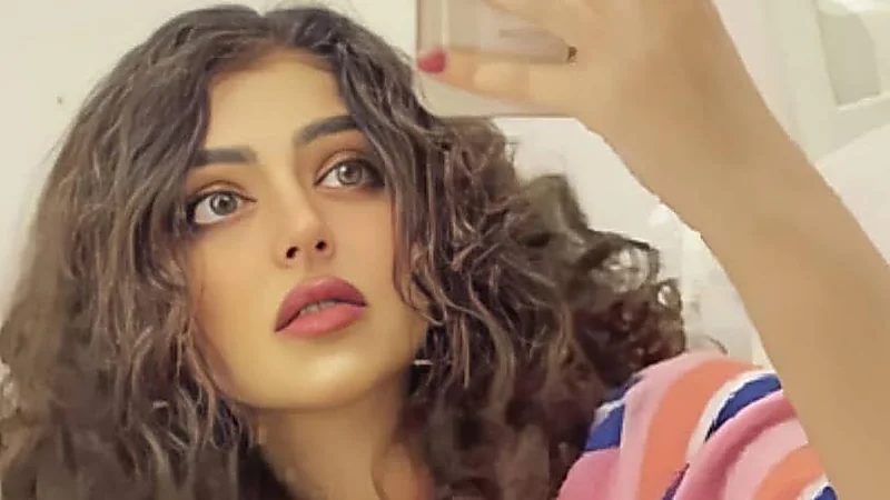 نجلاء عبدالعزيز توثق لحظات تعرضها للسرقة خلال عطلتها في إسبانيا ..فيديو