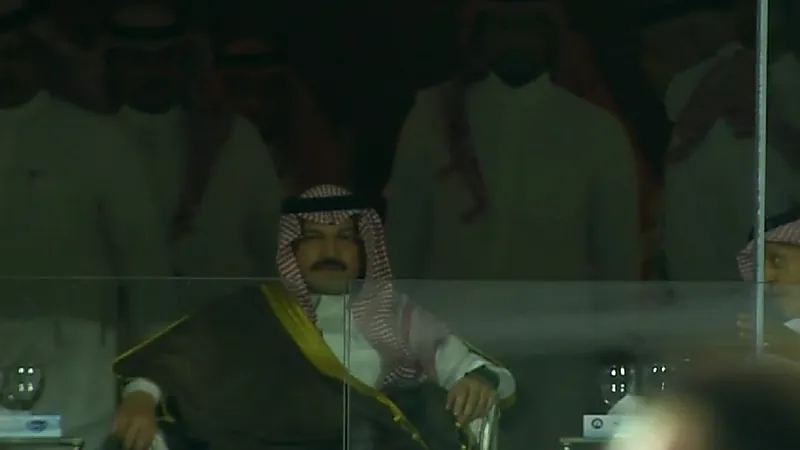 أمير عسير يتواجد في ملعب مباراة الهلال والأهلي طرابلس