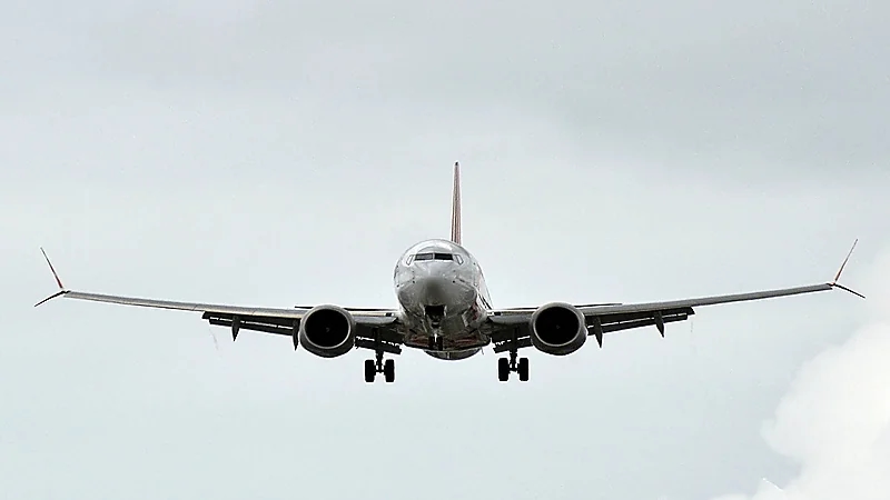 طائرة تقطع رحلتها وتعود للمطار بسبب راكب يريد استخدام الحمام