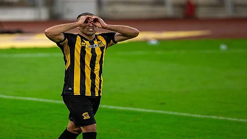 لاعب ضمك يشكو حمدالله