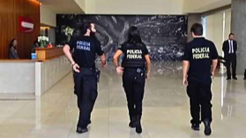 القبض على عصابة تستهدف اللاعبين برسائل احتيالية لدفع تبرعات