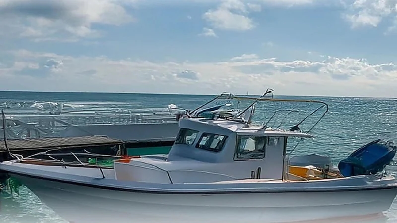 حرس الحدود بمكة ينقذ مواطنًا تعطلت واسطته البحرية في عرض البحر