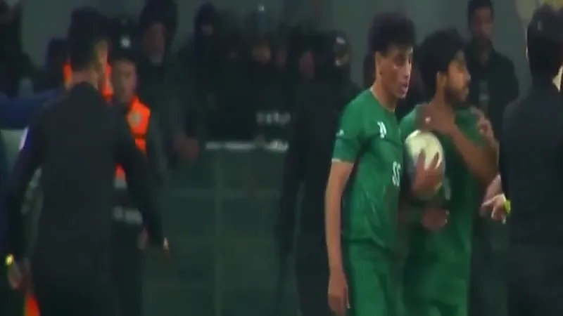 41 حكمًا عراقيًا يعتذرون عن إدارة مباريات الدوري بعد الاعتداء على حسين فلاح .. فيديو