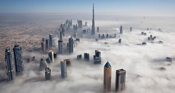 بالصور.. أبراج دبي وسط السحاب بعدسة ولي العهد