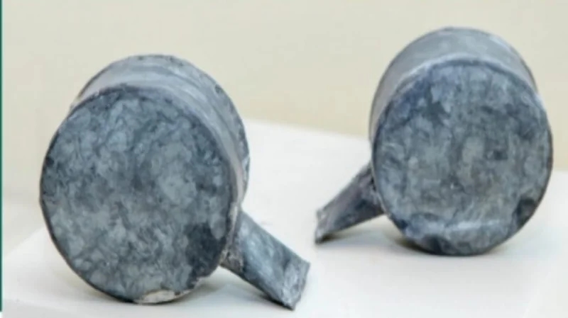 عبوات مختومة لماء زمزم من الزنك بالمسجد الحرام