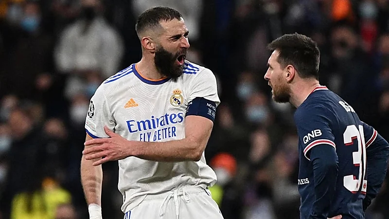 بنزيما يسخر من تتويج ميسي بجائزة الأفضل