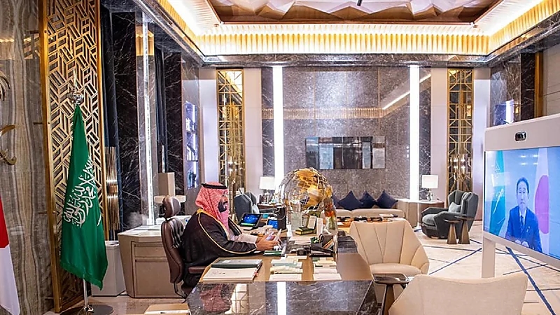 ولي العهد يجري اتصالا مرئيا مع رئيس وزراء اليابان .. فيديو