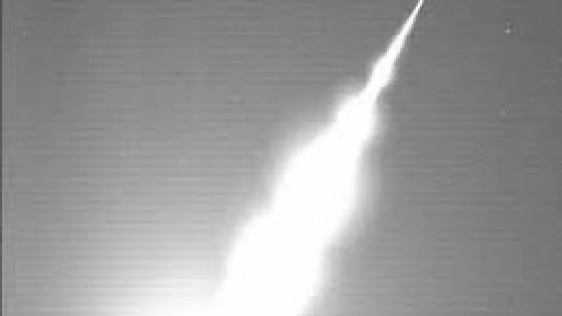 "الفلك الدولي" يوضح تفاصيل الكرة النارية التي شوهدت في سماء الإمارات