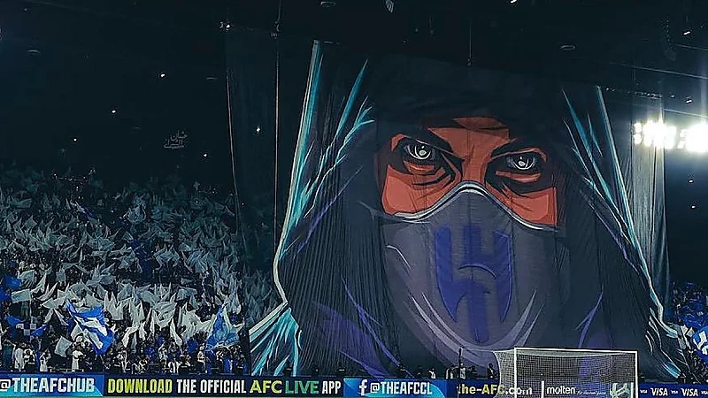 فيفا يطلق 3 ألقاب على الهلال