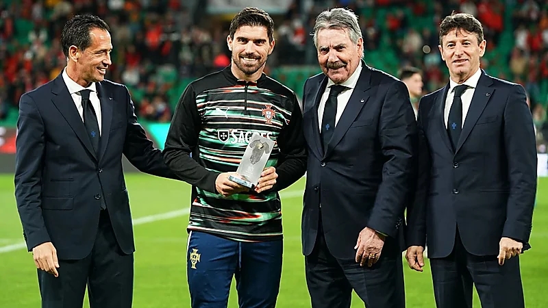 تكريم نيفيز مع منتخب البرتغال .. فيديو