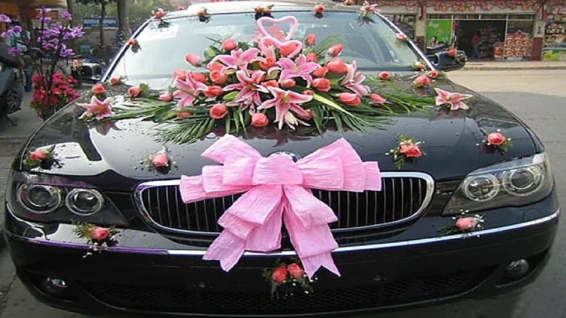 موكب زفاف يتوجه للمقابر قبل قاعة الفرح!