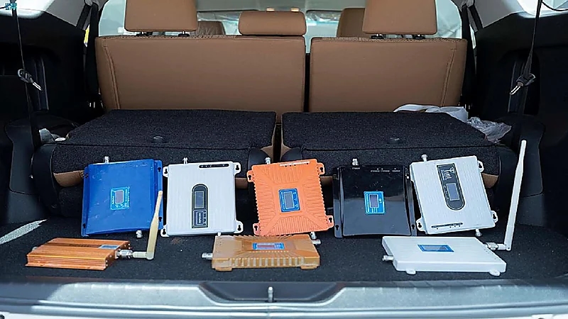 "هيئة الاتصالات" تضبط عدداً من الأجهزة المخالفة لنظام الاتصالات في منطقة القصيم