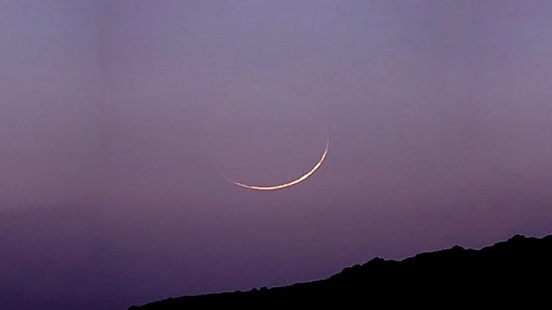 فلكية جدة: هلال جمادى الأولى يزيّن السماء الليلة