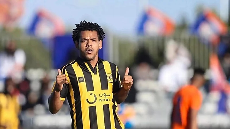 رومارينيو يعلق على رحيل كاريلي برد مثير : هؤلاء الرجال يهرجون