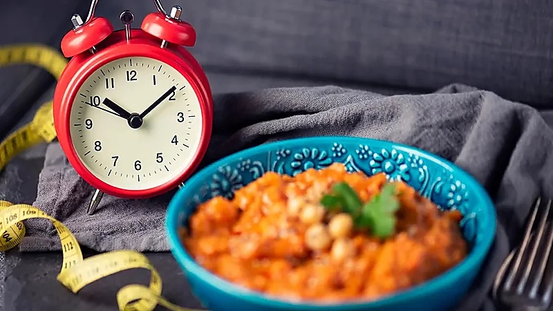 دراسة: "الأكل مرة باليوم يحسن الصحة"