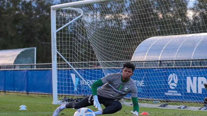 غراهام أرنولد عن حارس مرمى السعودية.. "اعتقد أن المياه لم تدخل أيضا مرماه"