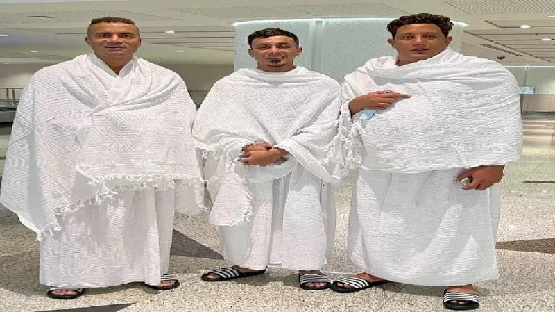 "بيكا" و"شاكوش" بلباس الإحرام استعداد لأداء العمرة