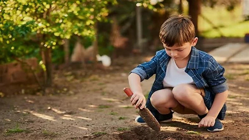 لعب الأطفال في التراب يعزز من مناعتهم