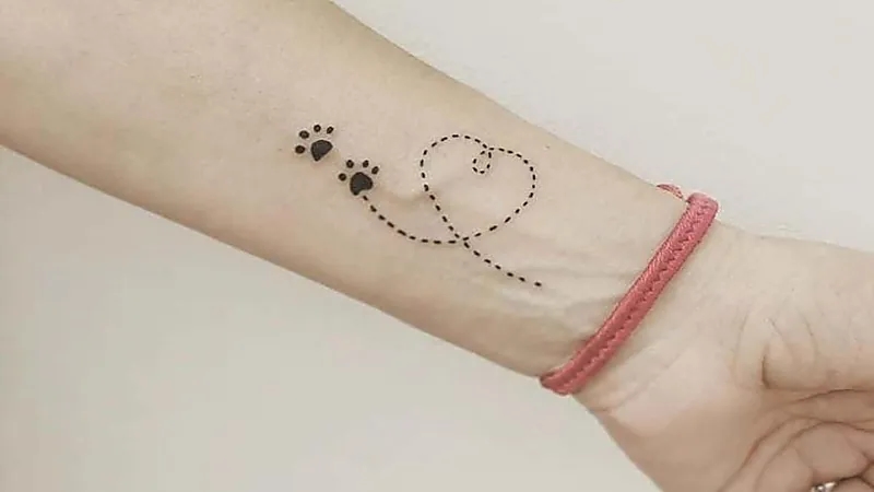 امرأة تصاب بحالة غريبة بسبب وشم