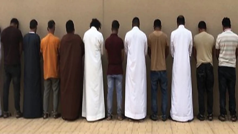 ضبط 15 شخصًا لسرقتهم محال تجارية ومنازل واستراحات في المخواة