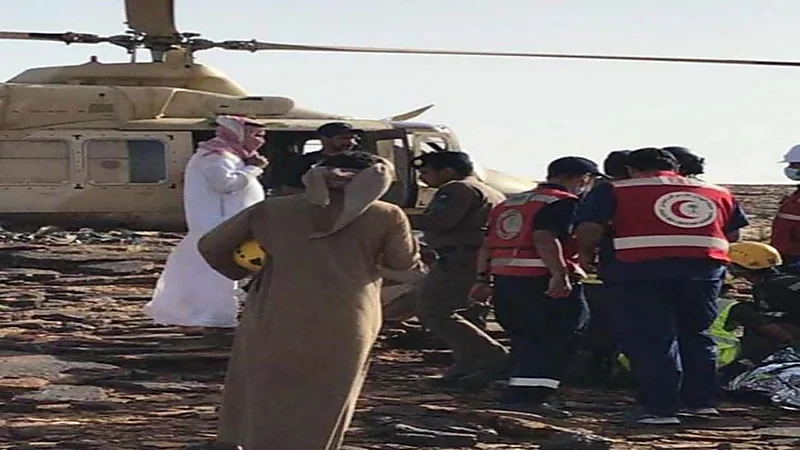 بالفيديو.. مدني تبوك ينقذ شابا علق في شق صخري بمنطقة جبلية بأبو راكة