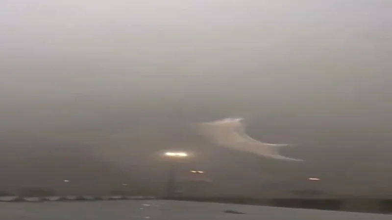 شاهد.. شدة العواصف التي تعرضت لها شرق أملج