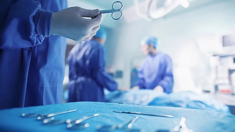 بالفيديو.. قصة طفل مريض رفضته دول أوروبية ووافق خادم الحرمين على علاجه بالرياض