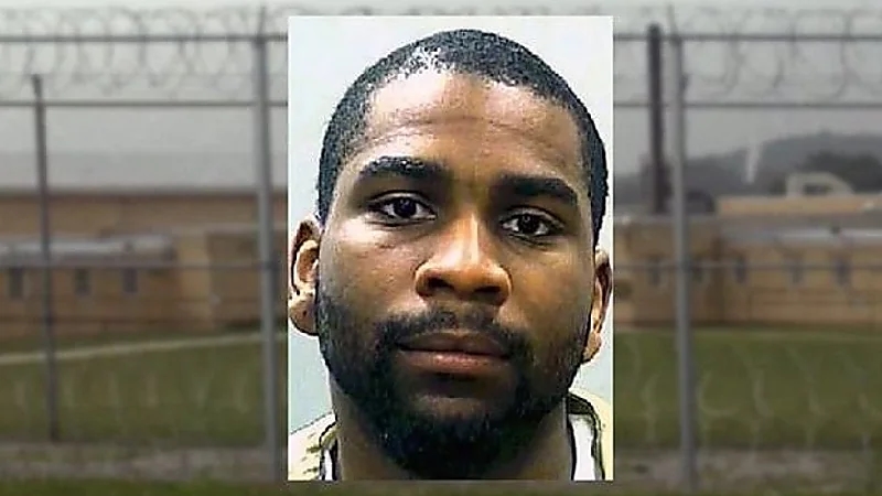 امرأة متحولة جنسيا تتسبب في حمل سجينتين