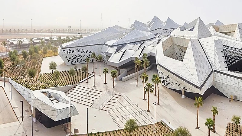 مركز الملك عبدالله للدراسات يطرح برنامج تطوير الخريجين بعدة مزايا