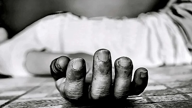 ثلاثينية تنهي حياتها بالانتحار لحملها بأنثى