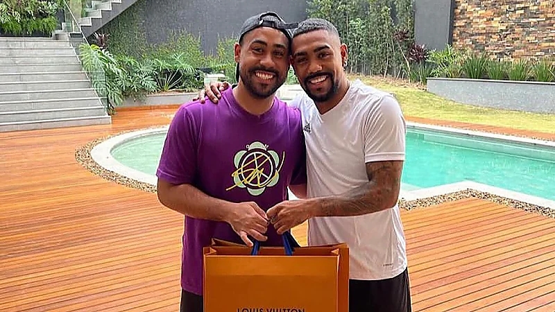 مالكوم يقدم هدية لشقيقه بمناسبة يوم ميلاد