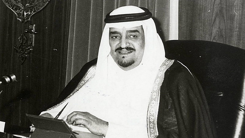 فيديو نادر للملك فهد أثناء وضع حجر الأساس للمنطقة المركزية بالمسجد النبوي